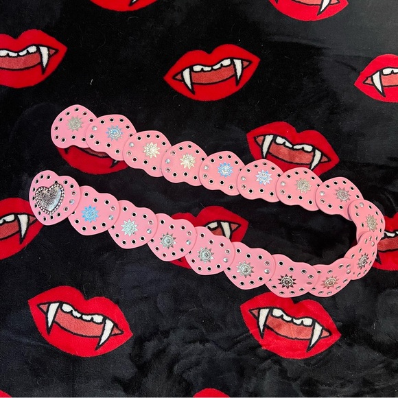 Sugar Thrillz x Dolls Kill - COURTING HEARTS WAIST BELT - Picture 2 of 3